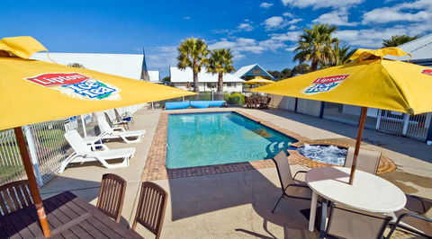 Torquay Tropicana Motel - Hervey Bay Accommodation 1