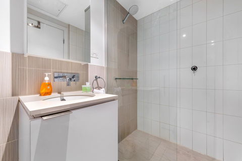 Premier Stays Melbourne - Tourism Hervey Bay 11