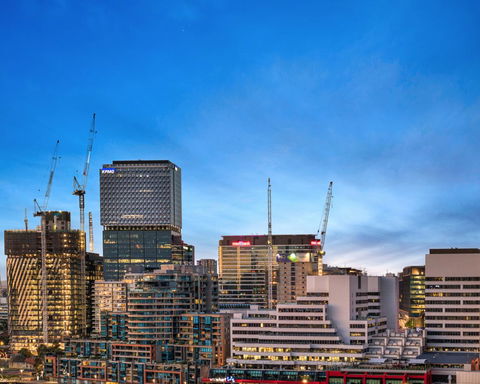 Premier Stays Melbourne - Tourism Hervey Bay 9