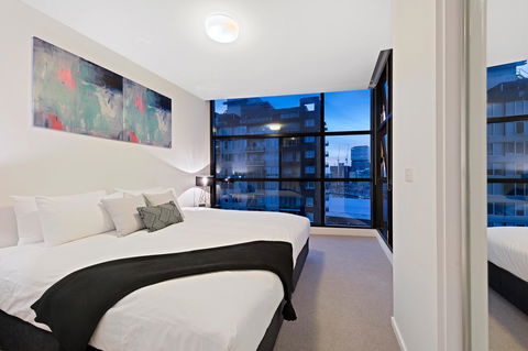 Premier Stays Melbourne - Tourism Hervey Bay 0