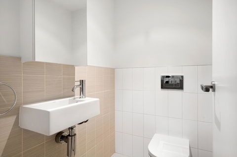 Premier Stays Melbourne - Tourism Hervey Bay 12