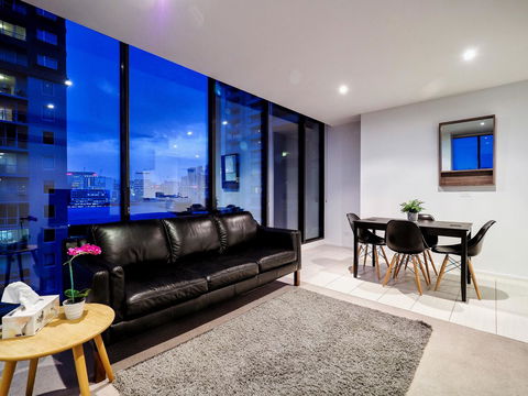 Premier Stays Melbourne - Tourism Hervey Bay 7