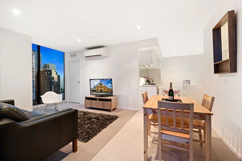 Premier Stays Melbourne - Tourism Hervey Bay 6