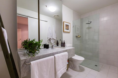 Auguste, Melbourne CBD Private Accommodation With Parking - Tourism Hervey Bay 11