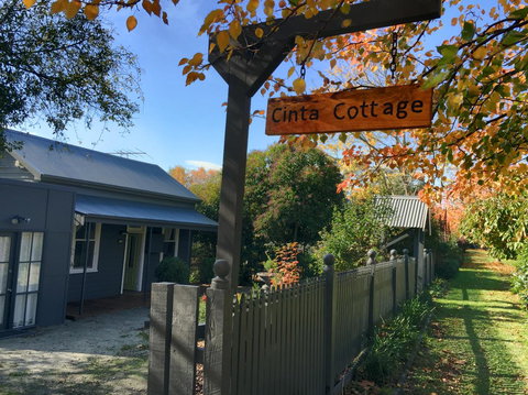 Cinta Cottage - Hervey Bay Accommodation 0