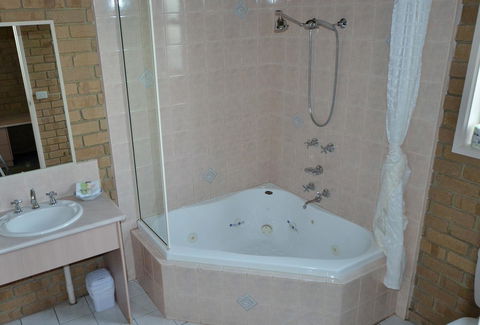 Tropicana Motor Inn - Tourism Hervey Bay 13