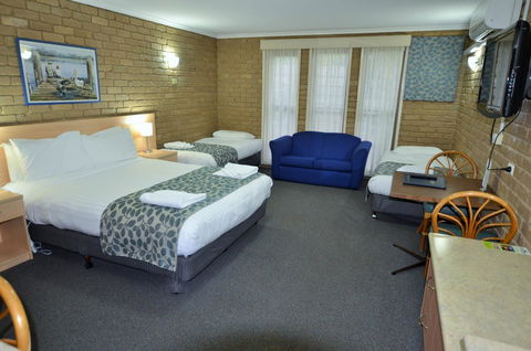 Tropicana Motor Inn - Tourism Hervey Bay 9