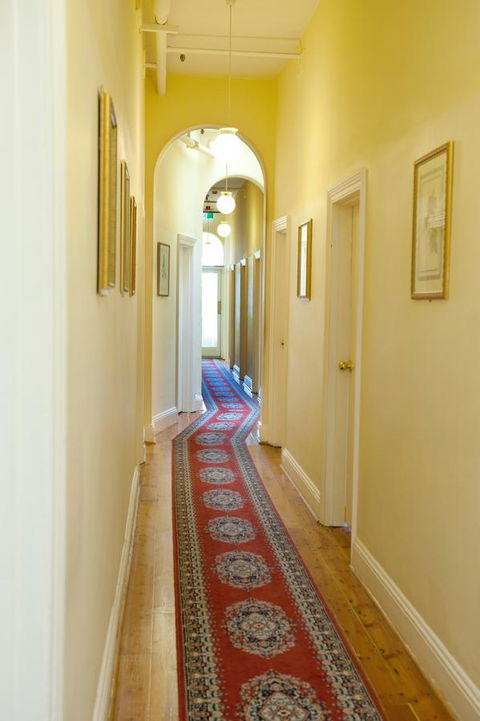 Hotel Claremont Guest House - Tourism Hervey Bay 2