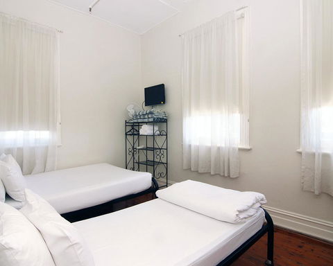 Hotel Claremont Guest House - Tourism Hervey Bay 13
