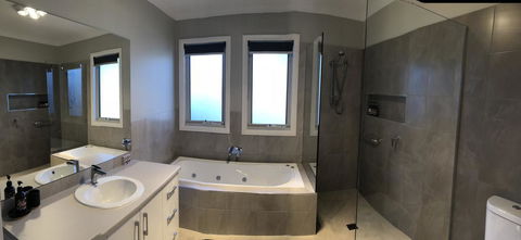 Luxury Abalina Cottages - Tourism Hervey Bay 14