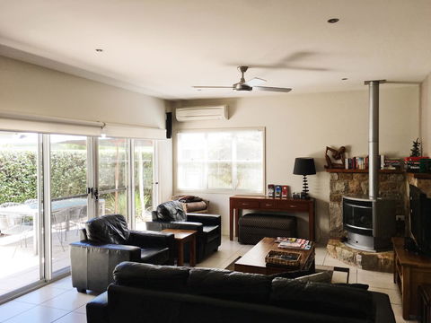 Luxury Abalina Cottages - Tourism Hervey Bay 6