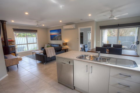 Luxury Abalina Cottages - Tourism Hervey Bay 7