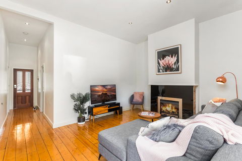 Central Bendigo Cottage, Walk To Everywhere!! - Hervey Bay Accommodation 9