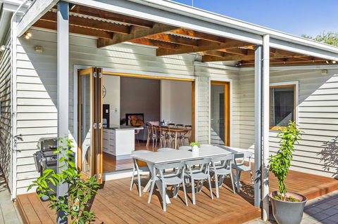 Central Bendigo Cottage, Walk To Everywhere!! - Hervey Bay Accommodation 2
