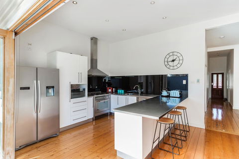 Central Bendigo Cottage, Walk To Everywhere!! - Hervey Bay Accommodation 7