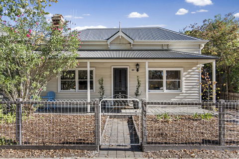 Central Bendigo Cottage, Walk To Everywhere!! - Hervey Bay Accommodation 10