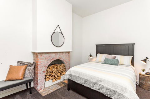 Central Bendigo Cottage, Walk To Everywhere!! - Hervey Bay Accommodation 5