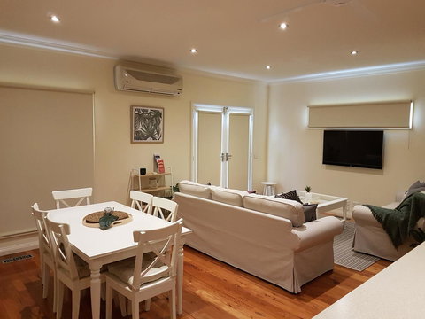 Healesville House - Fig Tree House - Hervey Bay Accommodation 8