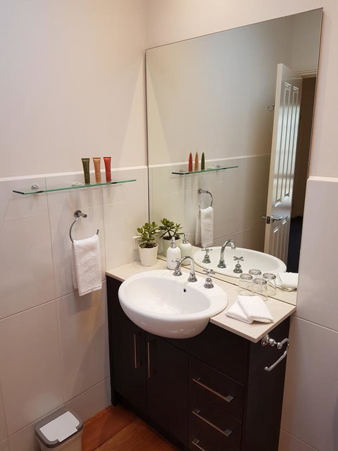 Healesville House - Fig Tree House - Hervey Bay Accommodation 12