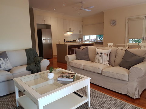 Healesville House - Fig Tree House - Hervey Bay Accommodation 7
