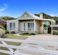 Cute Cottage on Cain - beach at end of street - Tourism Hervey Bay