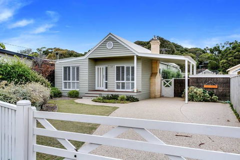 Cute Cottage On Cain - Beach At End Of Street - Tourism Hervey Bay 0