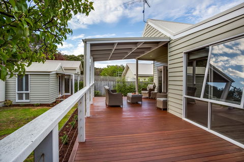 Cute Cottage On Cain - Beach At End Of Street - Tourism Hervey Bay 8