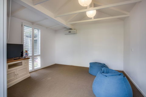 Cute Cottage On Cain - Beach At End Of Street - Tourism Hervey Bay 15