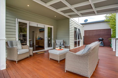 Cute Cottage On Cain - Beach At End Of Street - Tourism Hervey Bay 6