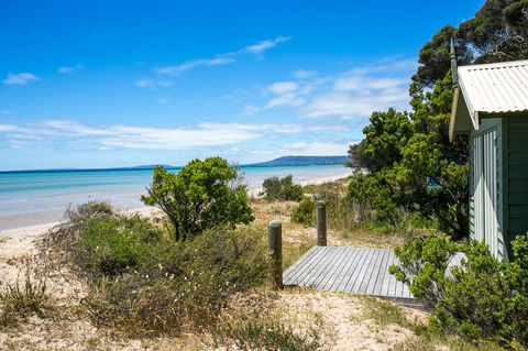 Cute Cottage On Cain - Beach At End Of Street - Tourism Hervey Bay 20