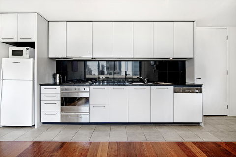 ULTIQA Little Collins (located At The Hero Apartment Building) - Tourism Hervey Bay 7