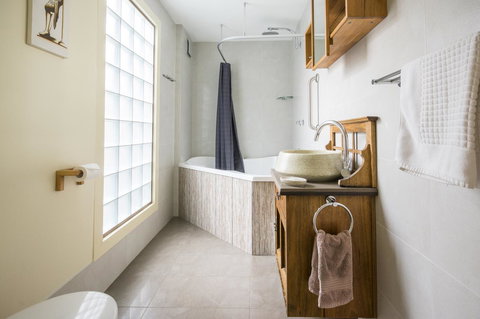 Azen Haven - Hervey Bay Accommodation 6