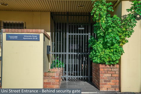 Clocktower Apartment Hotel - Tourism Hervey Bay 18