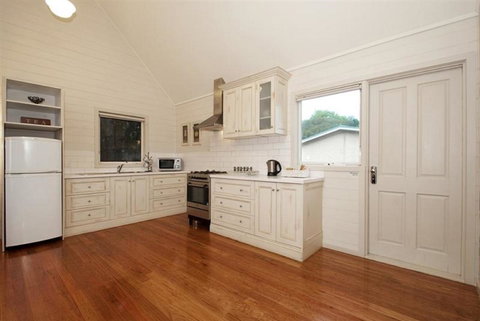 Two Truffles Cottages - Hervey Bay Accommodation 6