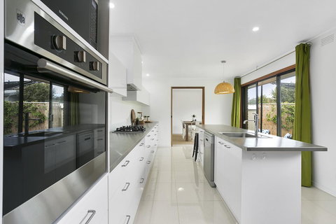 Fairhills - NEW LISTING, Beautifully Styled - Hervey Bay Accommodation 2