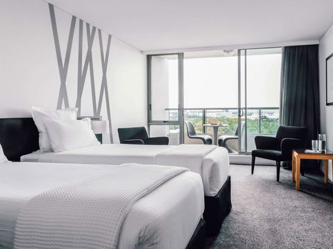 Quay West Suites Melbourne - Hervey Bay Accommodation 8