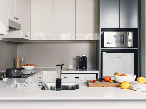 Quay West Suites Melbourne - Hervey Bay Accommodation 43