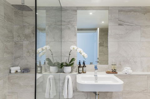 Quay West Suites Melbourne - Hervey Bay Accommodation 11