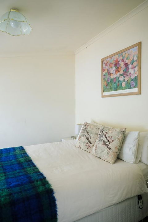 Miss Pym's Cottage - Tourism Hervey Bay 16