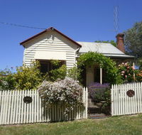 Miss Pym's Cottage - Hervey Bay Accommodation