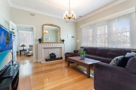 HogmortHomes Neale Street - Hervey Bay Accommodation 1