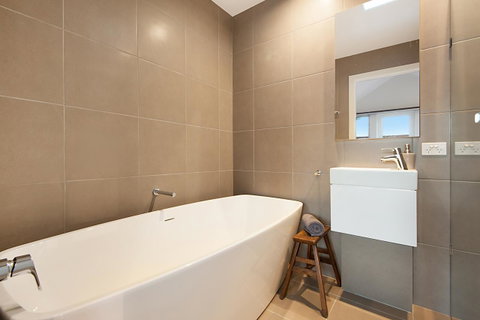 Salt Loft - Hervey Bay Accommodation 5