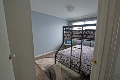 Stunning Waterfront Only 10 Minutes To Phillip Island - FREE EV UNIT 7kW For Electric Cars - Pet Friendly, Fireplace FREE WIFI Wine & Chocolates - Tourism Hervey Bay 18