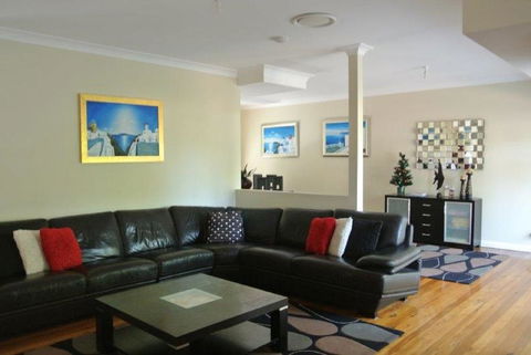 The Beach Townhouse - Hervey Bay Accommodation 3