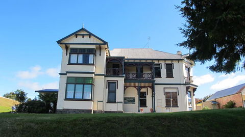The Bischoff Hotel - Hervey Bay Accommodation 0