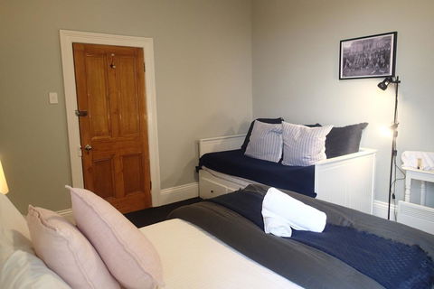 The Bischoff Hotel - Hervey Bay Accommodation 2