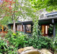 The Black Cockatoo - Secret Garden Mountains Home - Tourism Hervey Bay