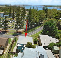 The Blue House - flat walk to river and beach - Hervey Bay Accommodation