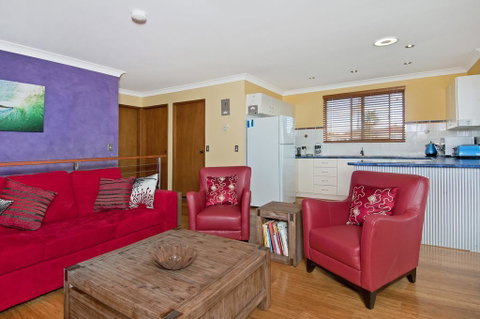 THE BOARDROOM ON BANKSIA - 11 Banksia Ave Bonny Hills - Hervey Bay Accommodation 0