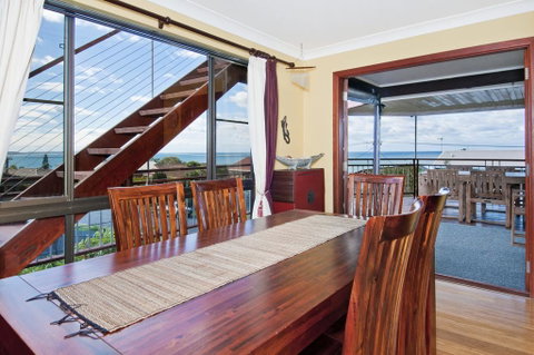 THE BOARDROOM ON BANKSIA - 11 Banksia Ave Bonny Hills - Hervey Bay Accommodation 2